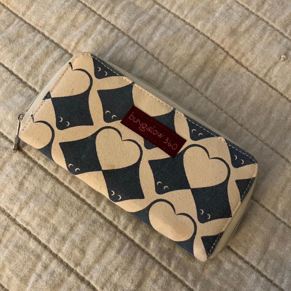 Bungalow 360 canvas wallet